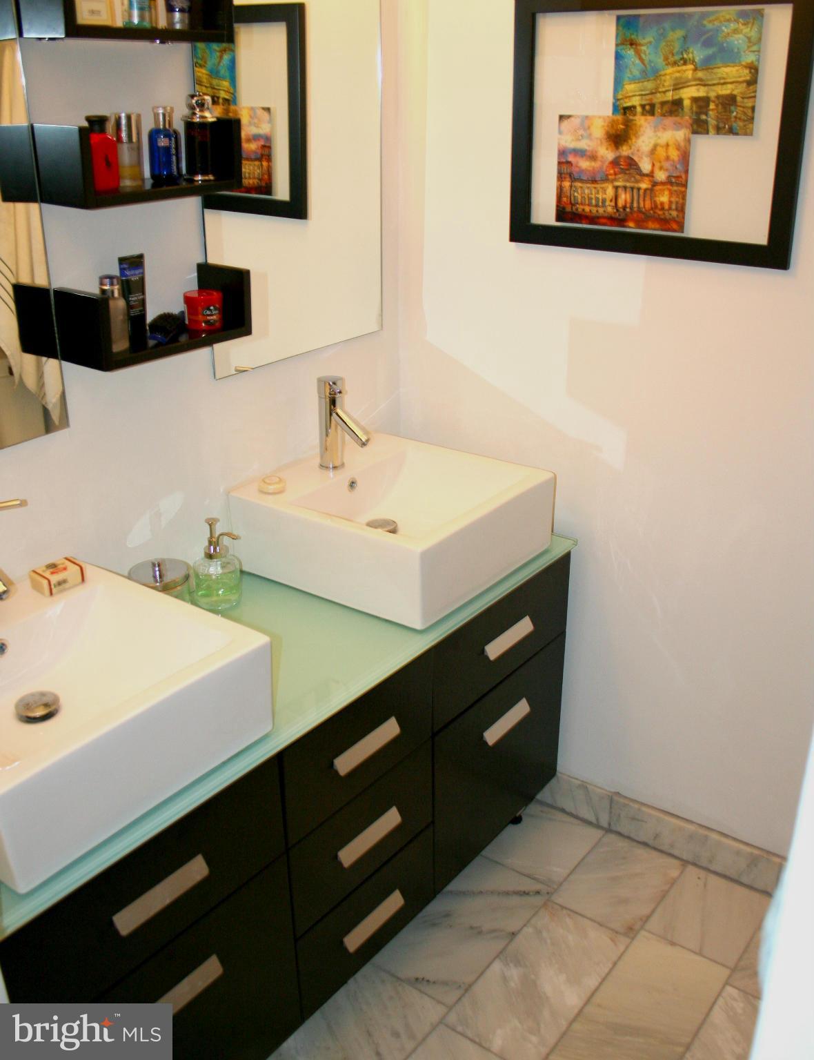 1806 Belmont Road Northwest, Unit 1 Washington, DC 20009 - Photo 20 of 25 Bath (Master)