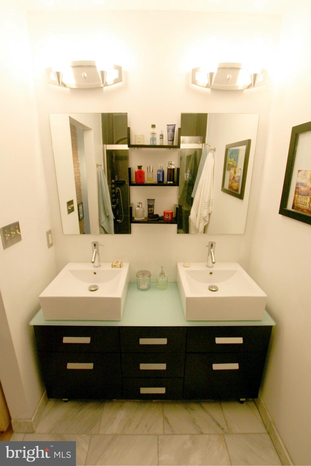 1806 Belmont Road Northwest, Unit 1 Washington, DC 20009 - Photo 21 of 25 Bath (Master)