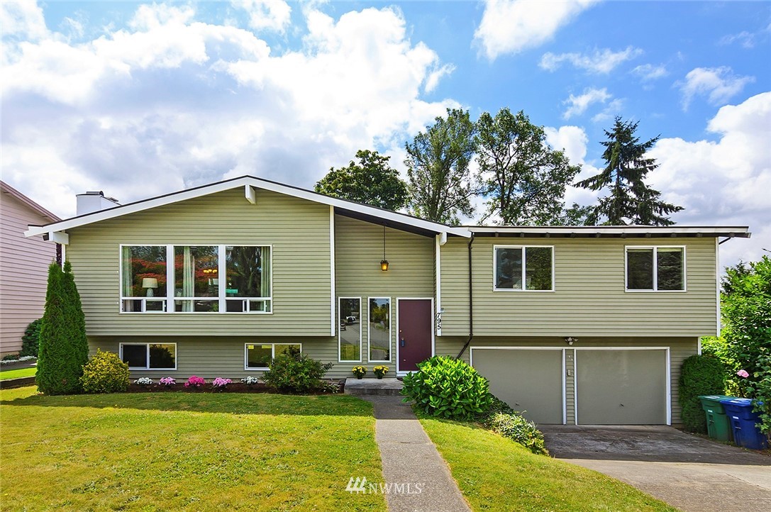 795 South 27th Street Renton, WA 98055 - Photo 1 of 14 a view of a yard in front of house