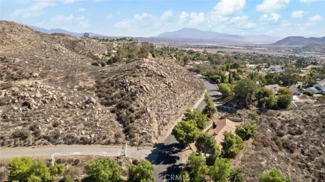 $300,000 | 0 Apn 474-341-005 Moreno Valley, Glendale, CA 91201