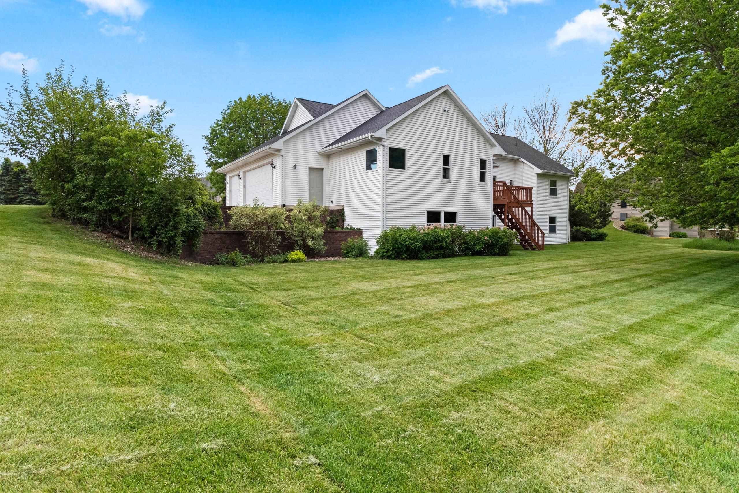 W7436 Ridgeside Drive Neenah, WI 54956 - Photo 6 of 57