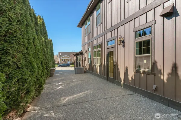 a view of a building along with trees