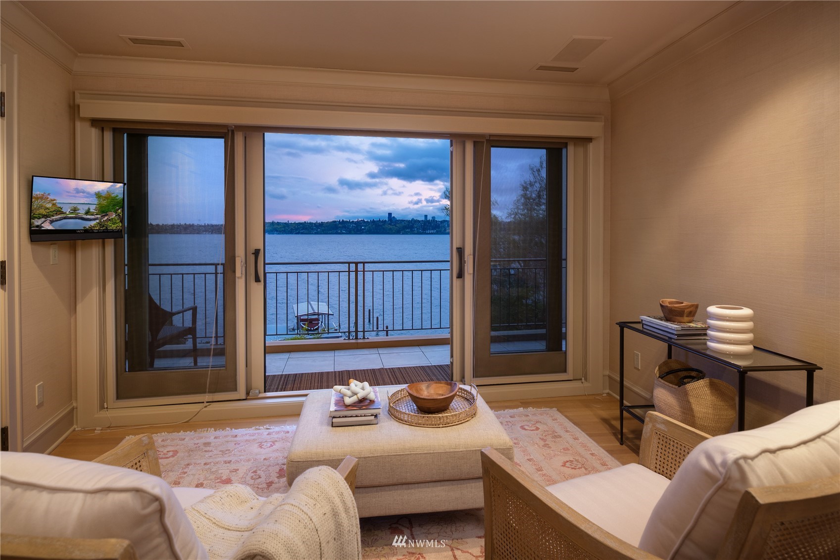 611 Evergreen Point Road Medina, WA 98039 - Photo 23 of 40 a bedroom with furniture and a window