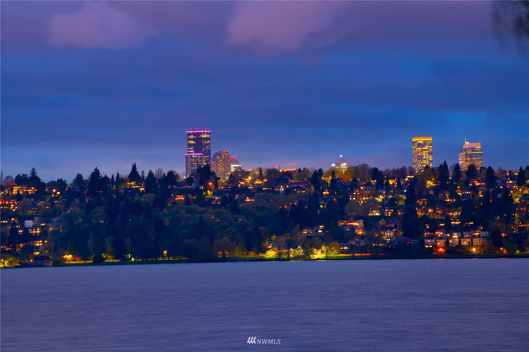 611 Evergreen Point Road Medina, WA 98039 - Photo 3 of 40 a view of a city
