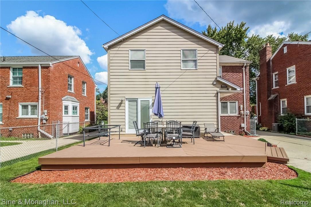 1605 Prestwick Road Grosse Pointe, MI 48236 - Photo 43 of 46 043-Rear_View-4743226-medium.jpg