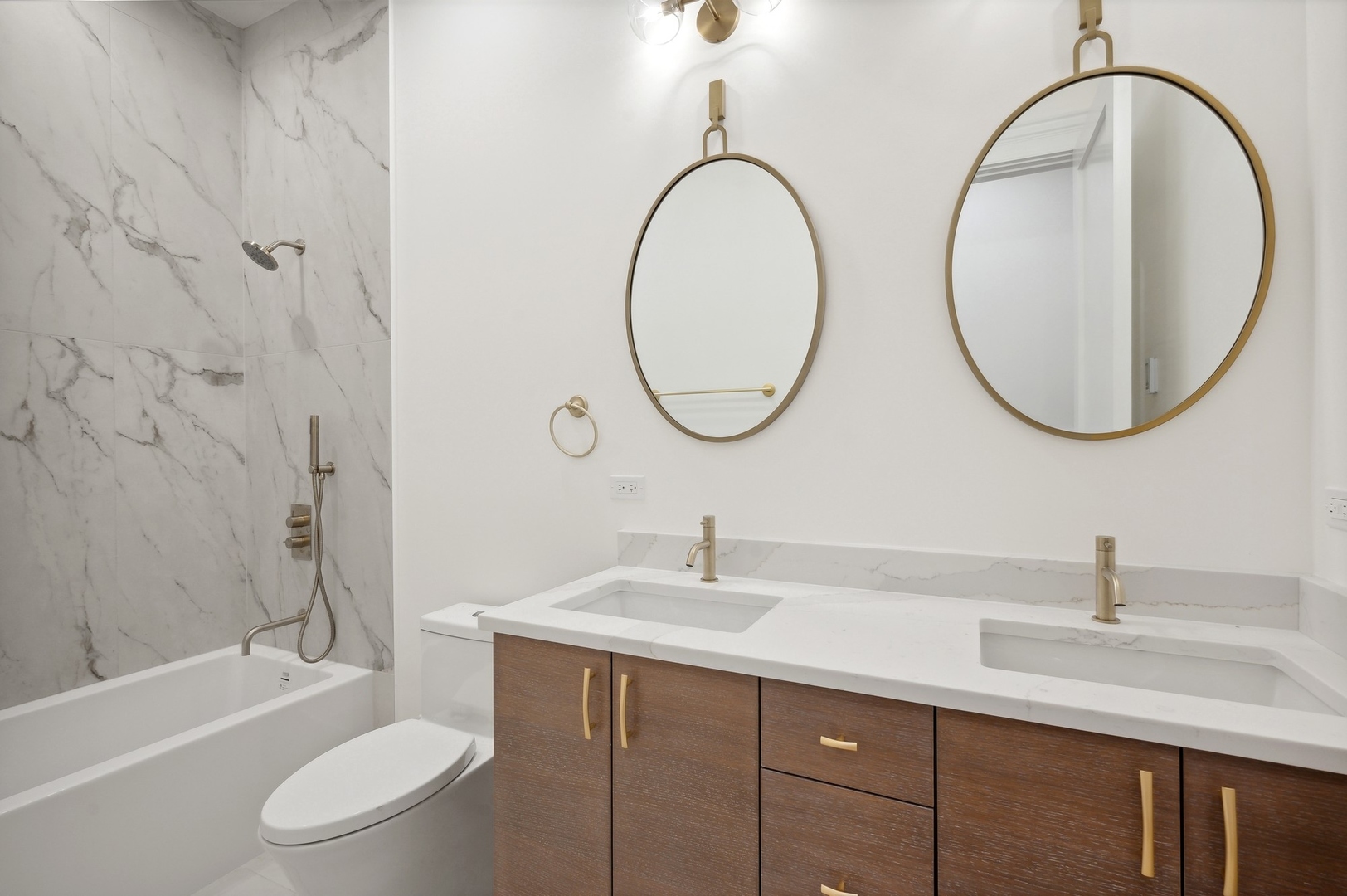 757 Kipling Place Deerfield, IL 60015 - Photo 22 of 35 a bathroom with a sink a toilet and a mirror