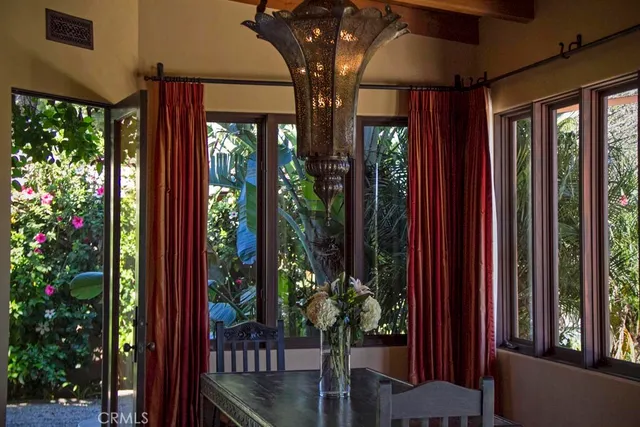 a view of livingroom with furniture