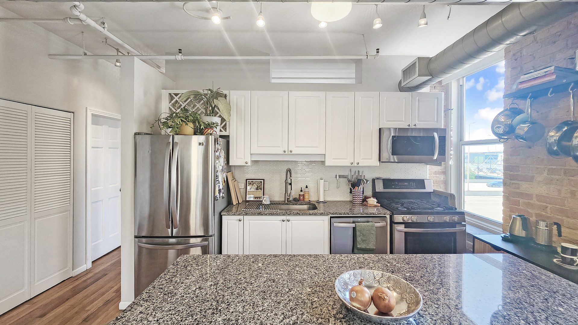420 South Clinton Street, Unit 401 Chicago, IL 60607 - Photo 7 of 26