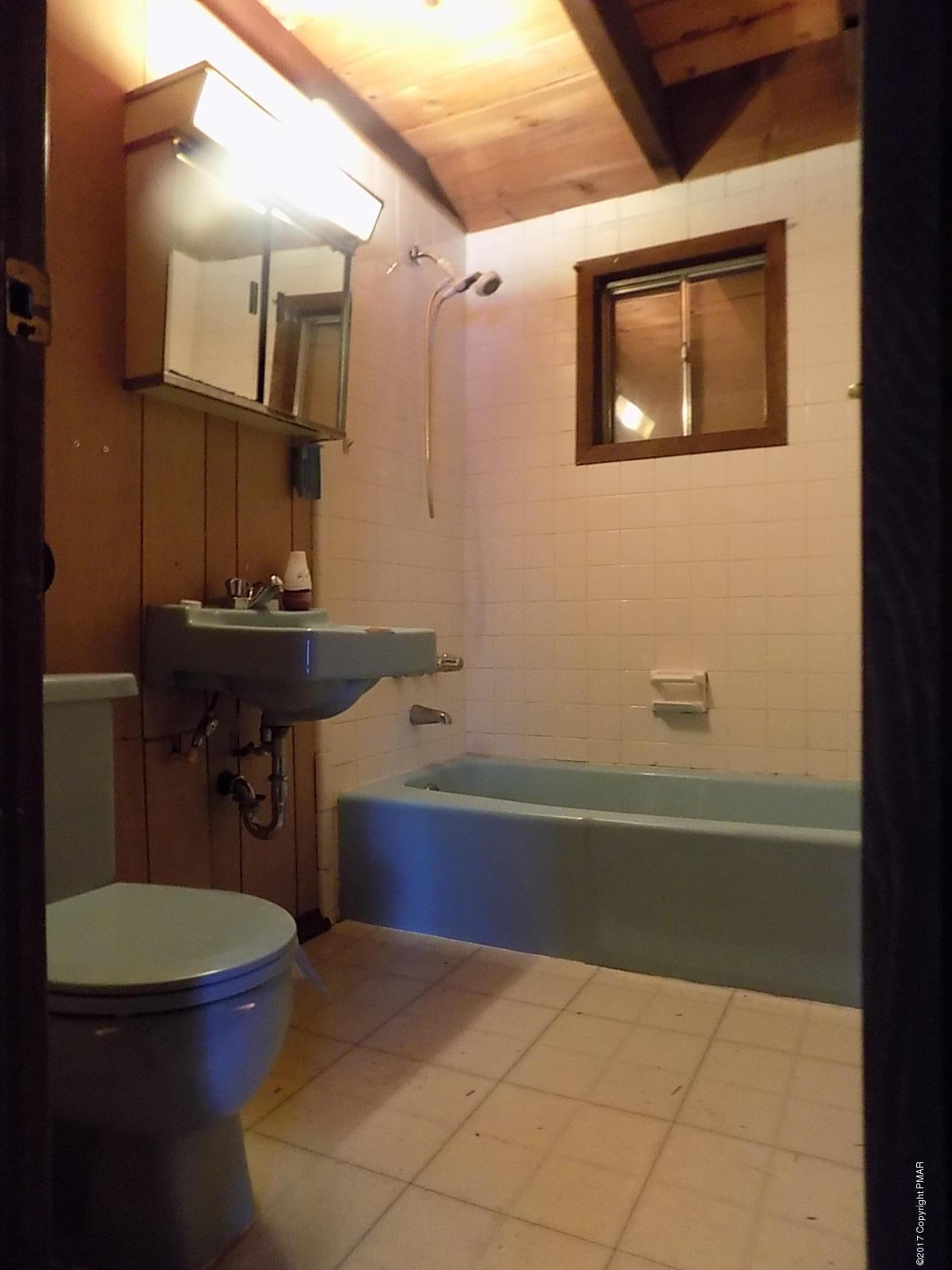 147 Yale Road Milford, PA 18337 - Photo 9 of 12 a bathroom with a sink a toilet a mirror and bathtub