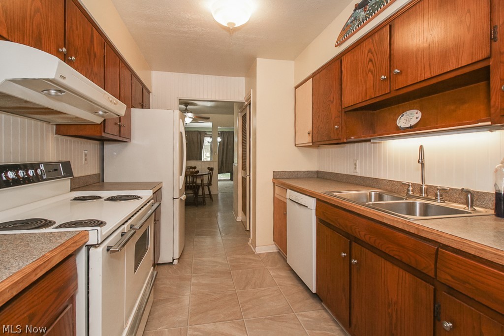 4302 Jaeger Road Lorain, OH 44053 - Photo 8 of 32 Galley Kitchen View 2