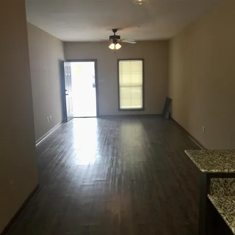 $900 | 641 East McNeese Street, Lake Charles, LA 70607