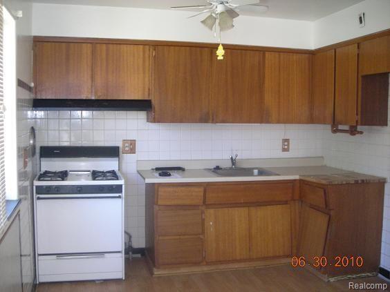 8996 Henry Ruff Road Livonia, MI 48150 - Photo 3 of 11 kitchen