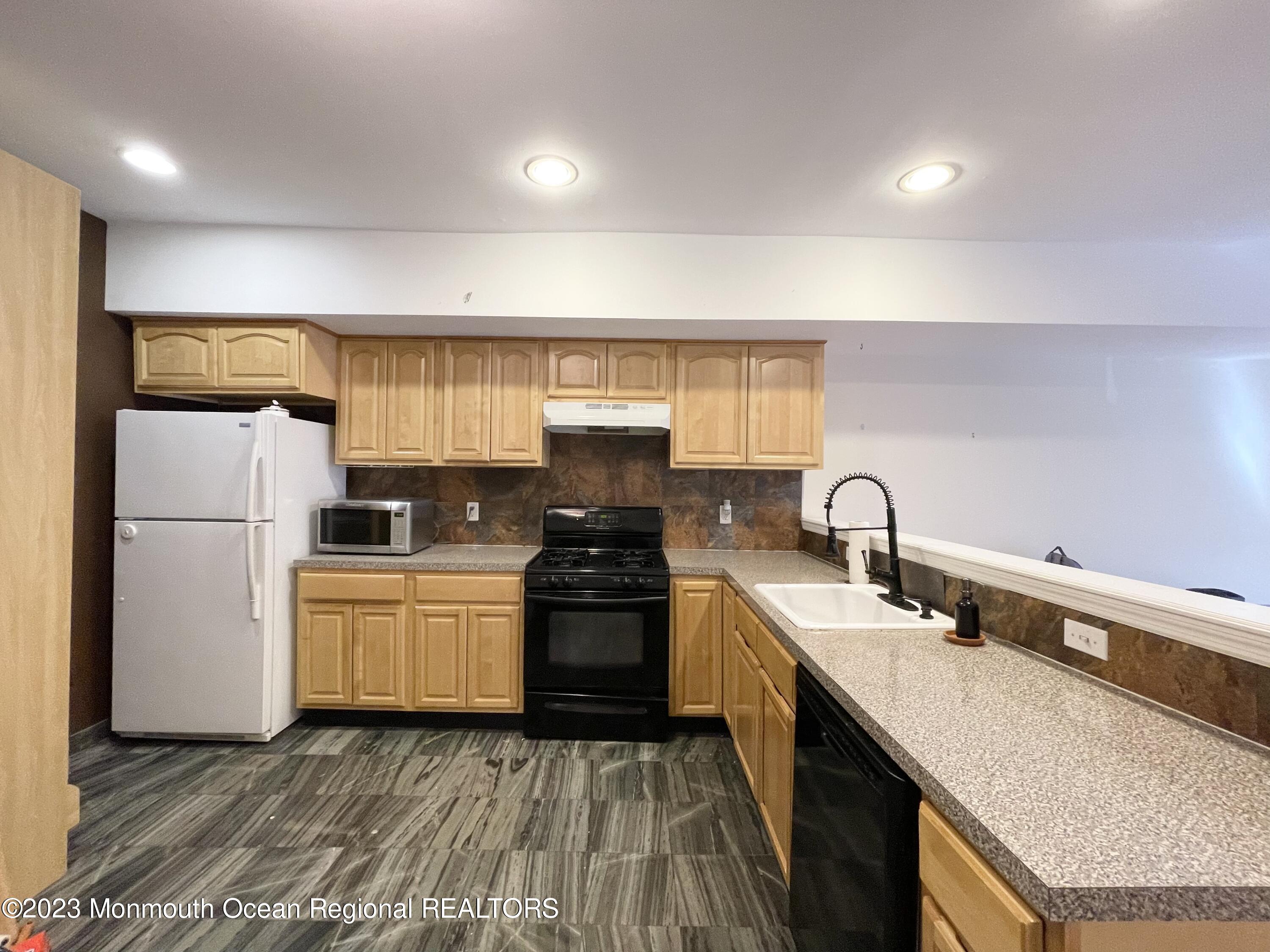 619 Cookman Avenue, Unit 2 Asbury Park, NJ 07712 - Photo 5 of 20 0FA976A4-56F6-4A39-93DE-5E1D3E299ED5