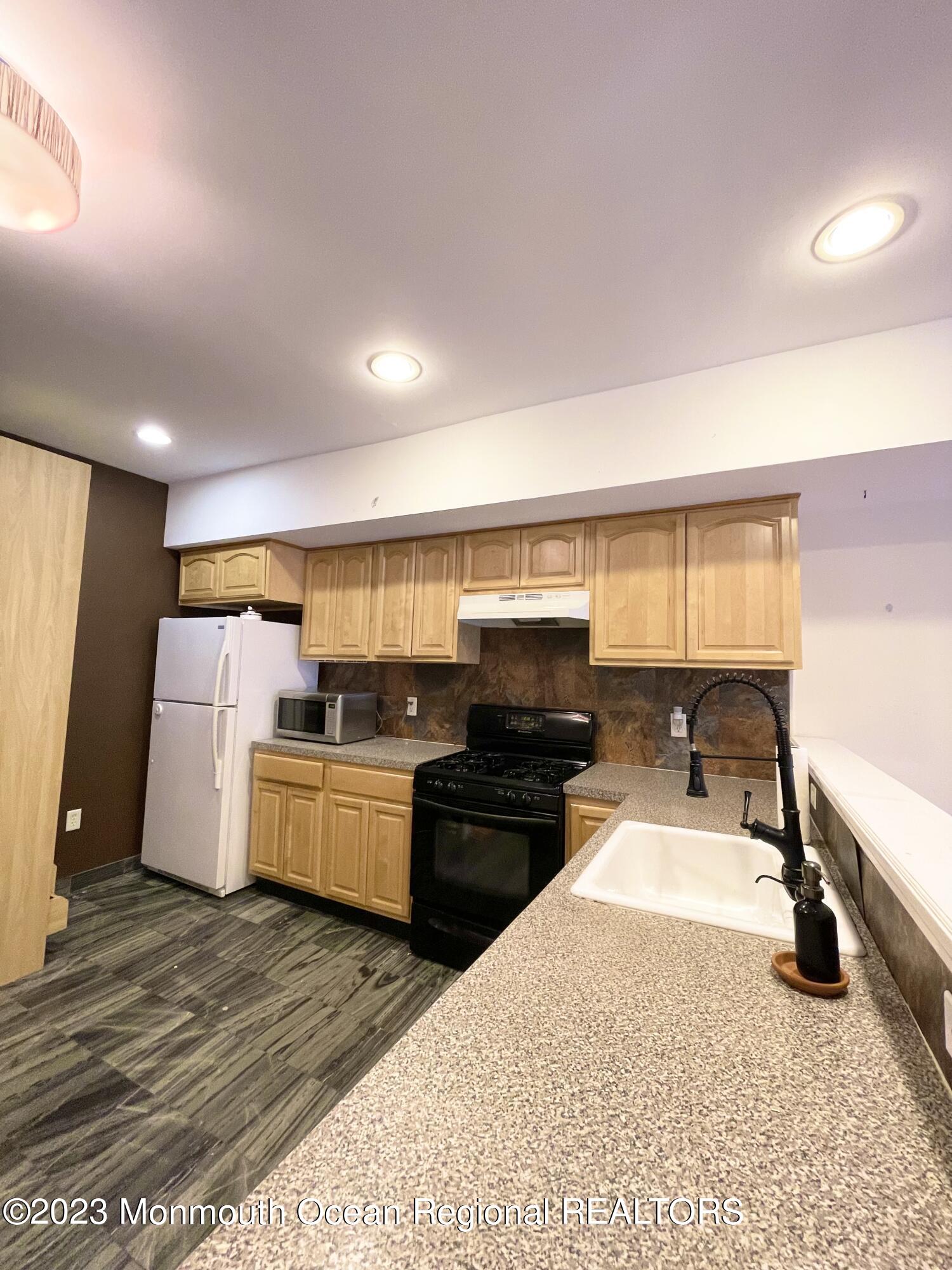 619 Cookman Avenue, Unit 2 Asbury Park, NJ 07712 - Photo 7 of 20 62533001-2720-40E8-88A0-EBB8E7CA1092