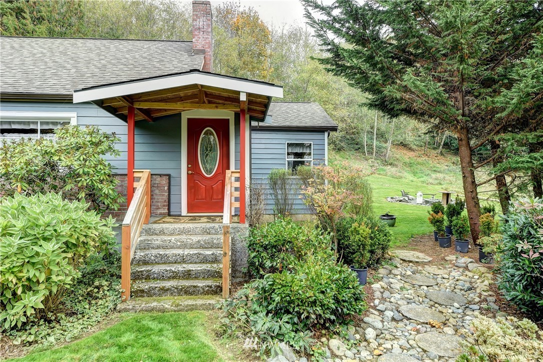 3625 Newberg Road Snohomish, WA 98290 - Photo 2 of 25 a front view of a house with garden