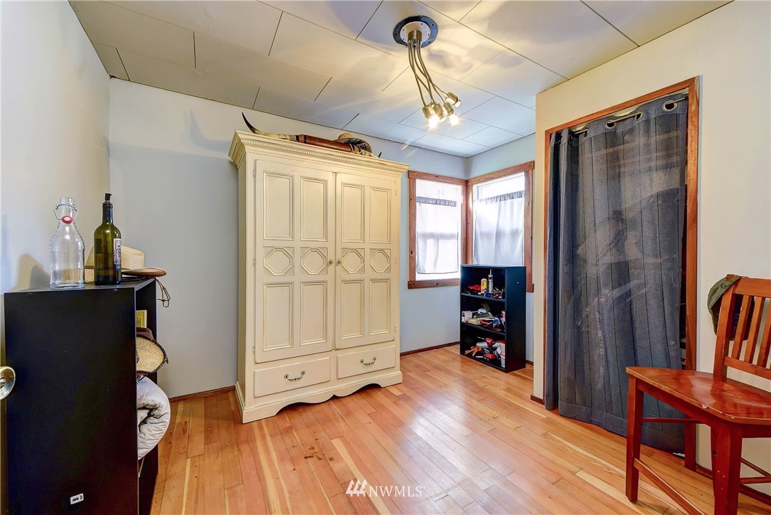 3625 Newberg Road Snohomish, WA 98290 - Photo 11 of 25 a view of empty room with wooden floor and fan