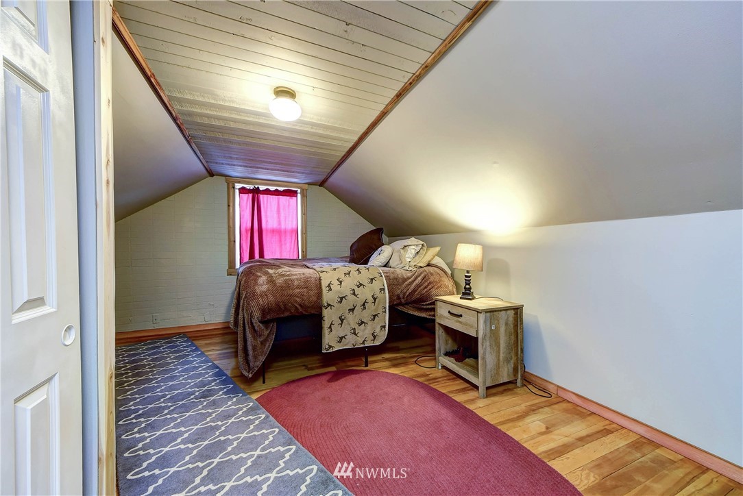 3625 Newberg Road Snohomish, WA 98290 - Photo 17 of 25 a bedroom with furniture and a window