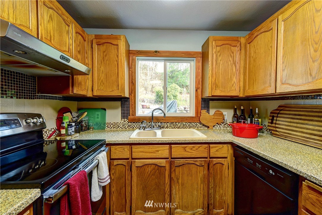 3625 Newberg Road Snohomish, WA 98290 - Photo 8 of 25 a kitchen with stainless steel appliances granite countertop a sink a stove and cabinets