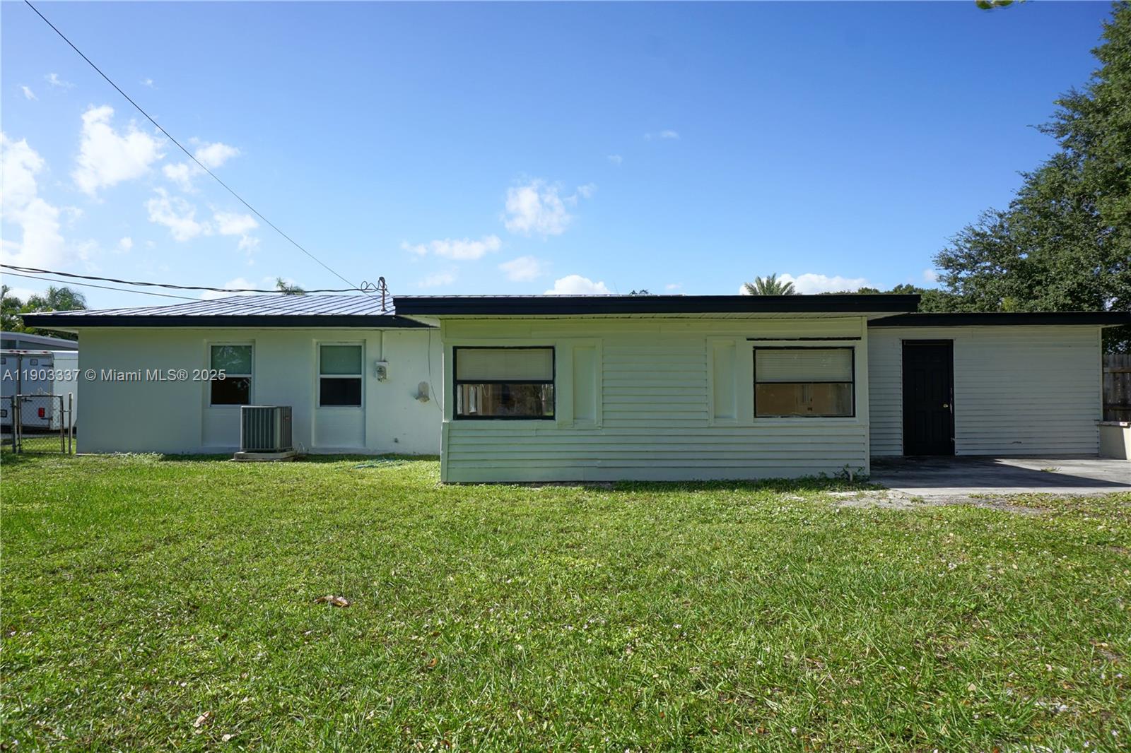 971 Fulton Lane Northeast Palm Bay, FL 32905 - Photo 13 of 29 a backyard of a house with lots of green space