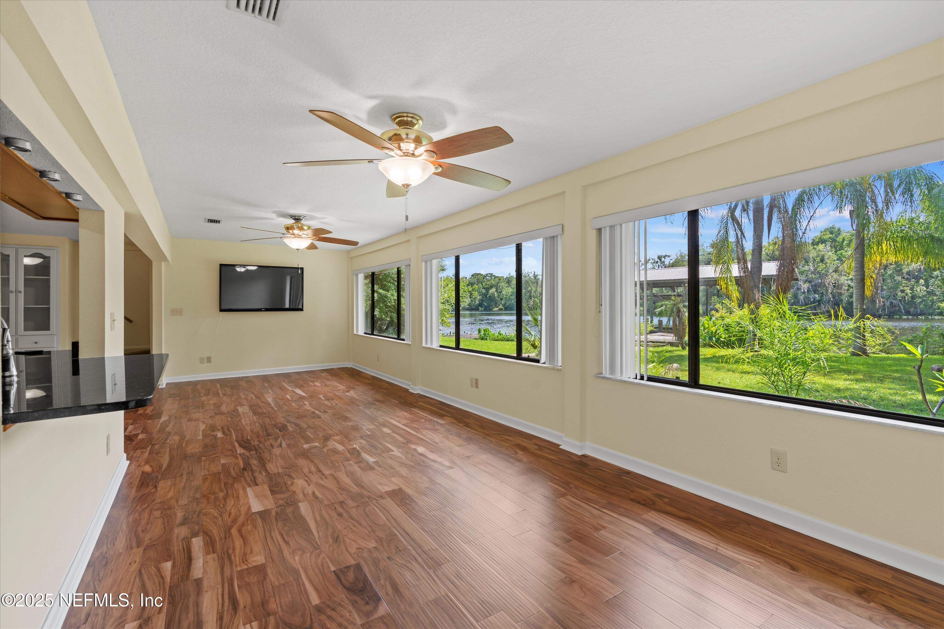 145 Finnigan Road Satsuma, FL 32189 - Photo 19 of 43 13-Living Area