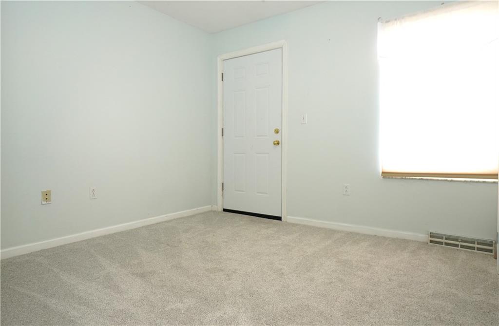 728 Mercer Street Pittsburgh, PA 15219 - Photo 17 of 27 a view of an empty room