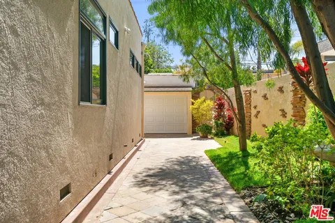$7,995,000 | 521 North Rexford Drive, Beverly Hills, CA 90210