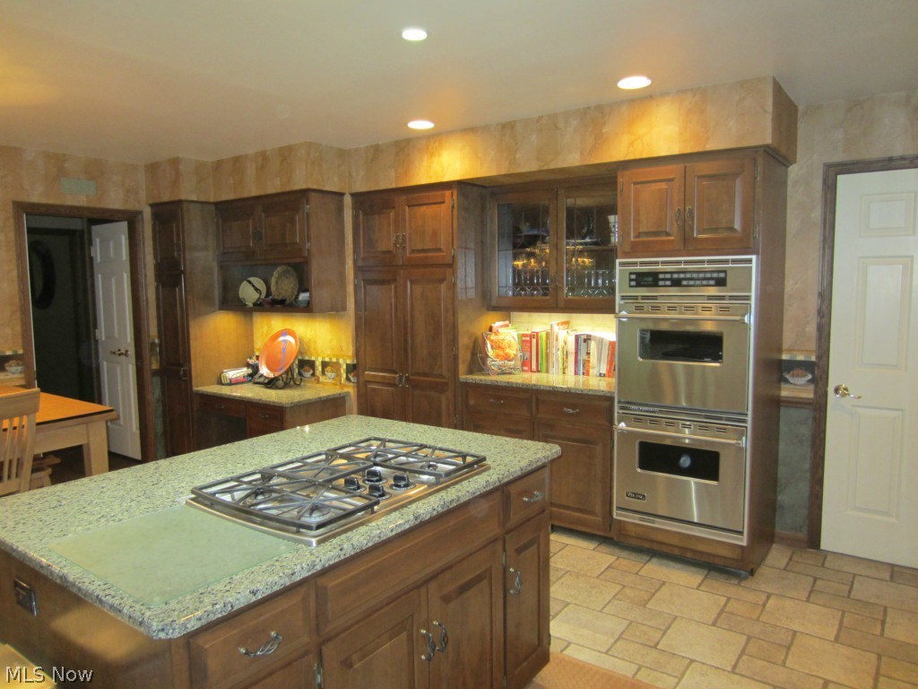 2855 Roundhill Road Akron, OH 44333 - Photo 9 of 23