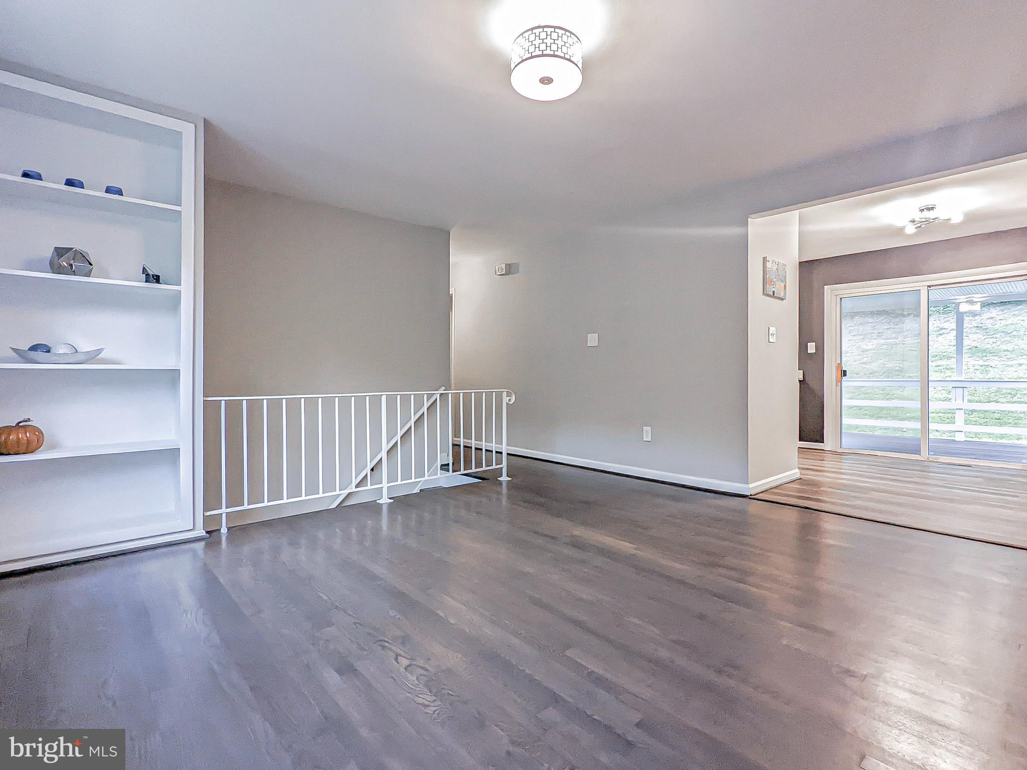 4212 Glendale Road Woodbridge, VA 22193 - Photo 5 of 68 Living Room