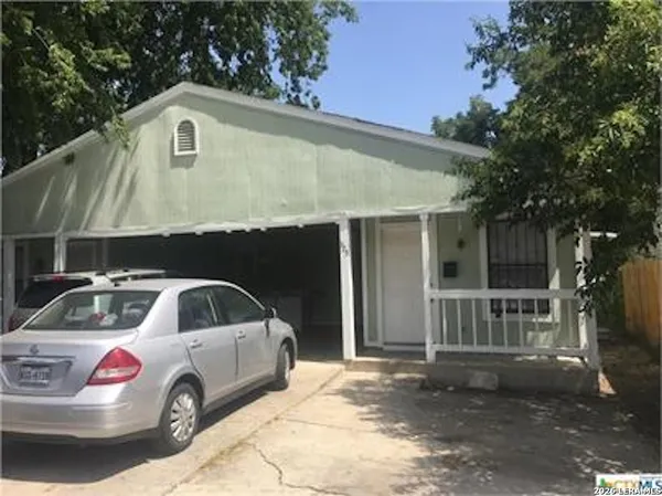 $1,325 | 325 East French Place, San Antonio, TX 78212