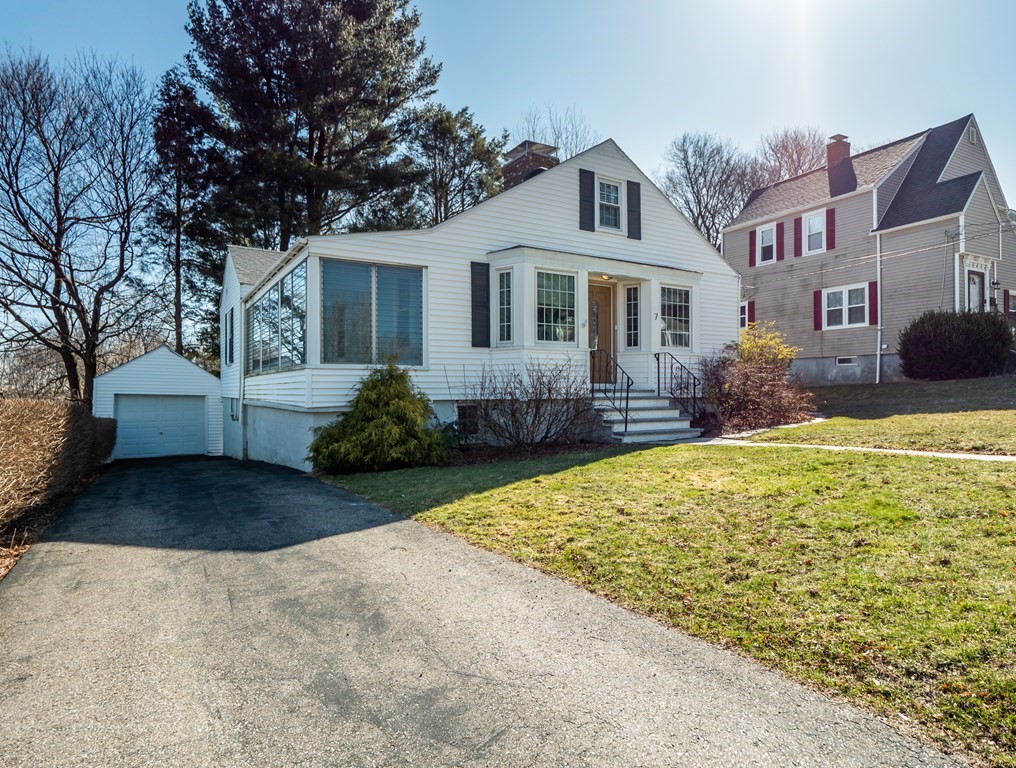 7 Glen Ellen Road Worcester, MA 01602 - Photo 3 of 30 Gallery Image 3