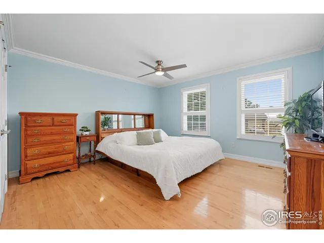 a bedroom with a bed and a ceiling fan