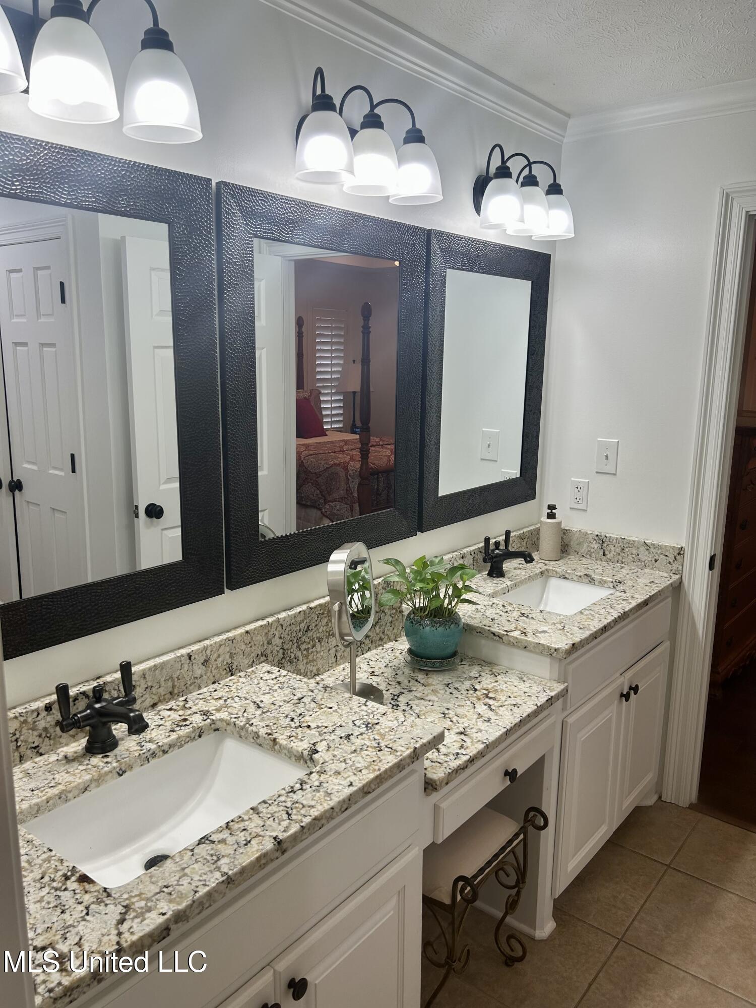 1208 Fisher Park Brookhaven, MS 39601 - Photo 14 of 24 Primary bath