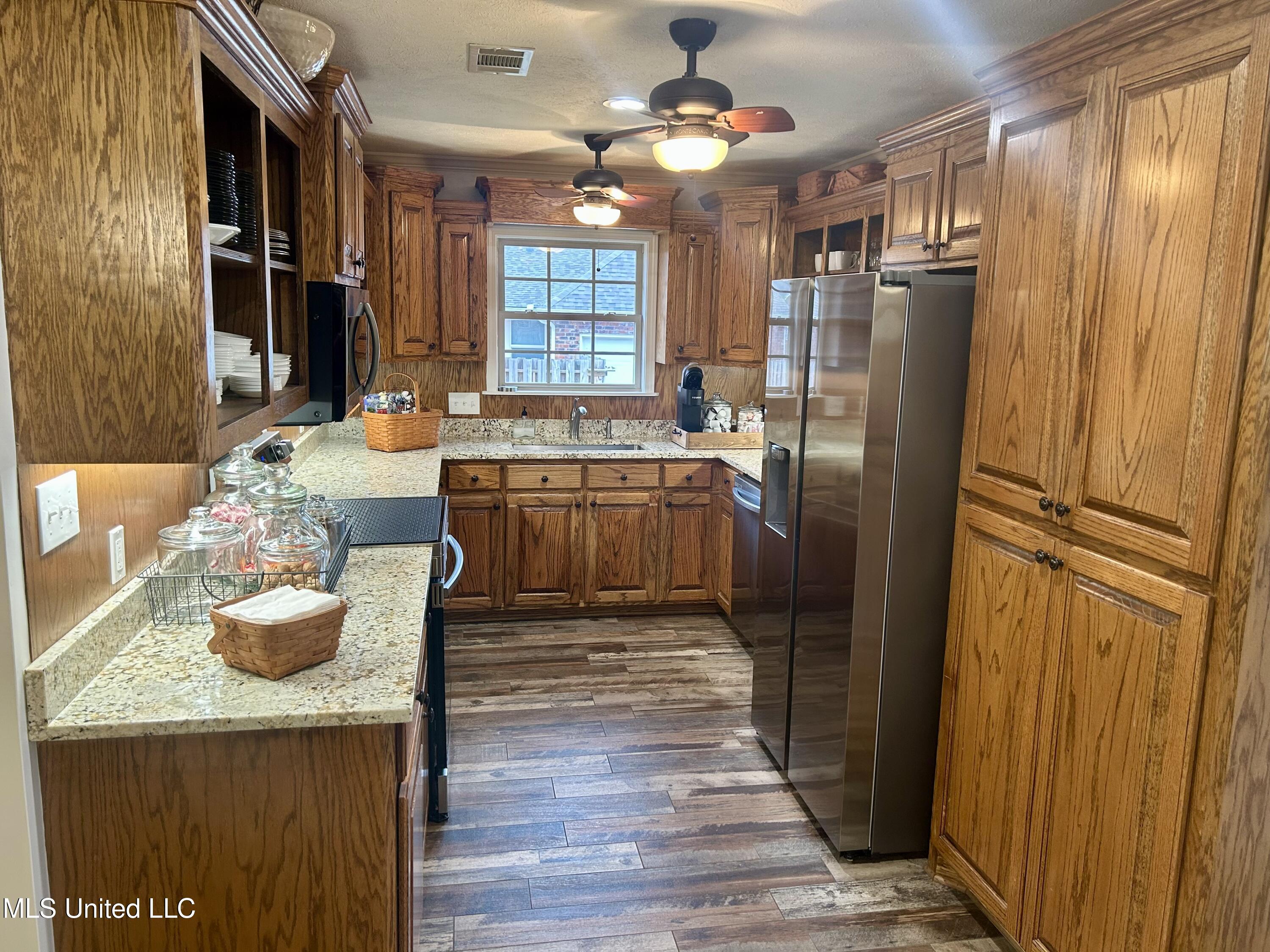 1208 Fisher Park Brookhaven, MS 39601 - Photo 6 of 24 kitchen