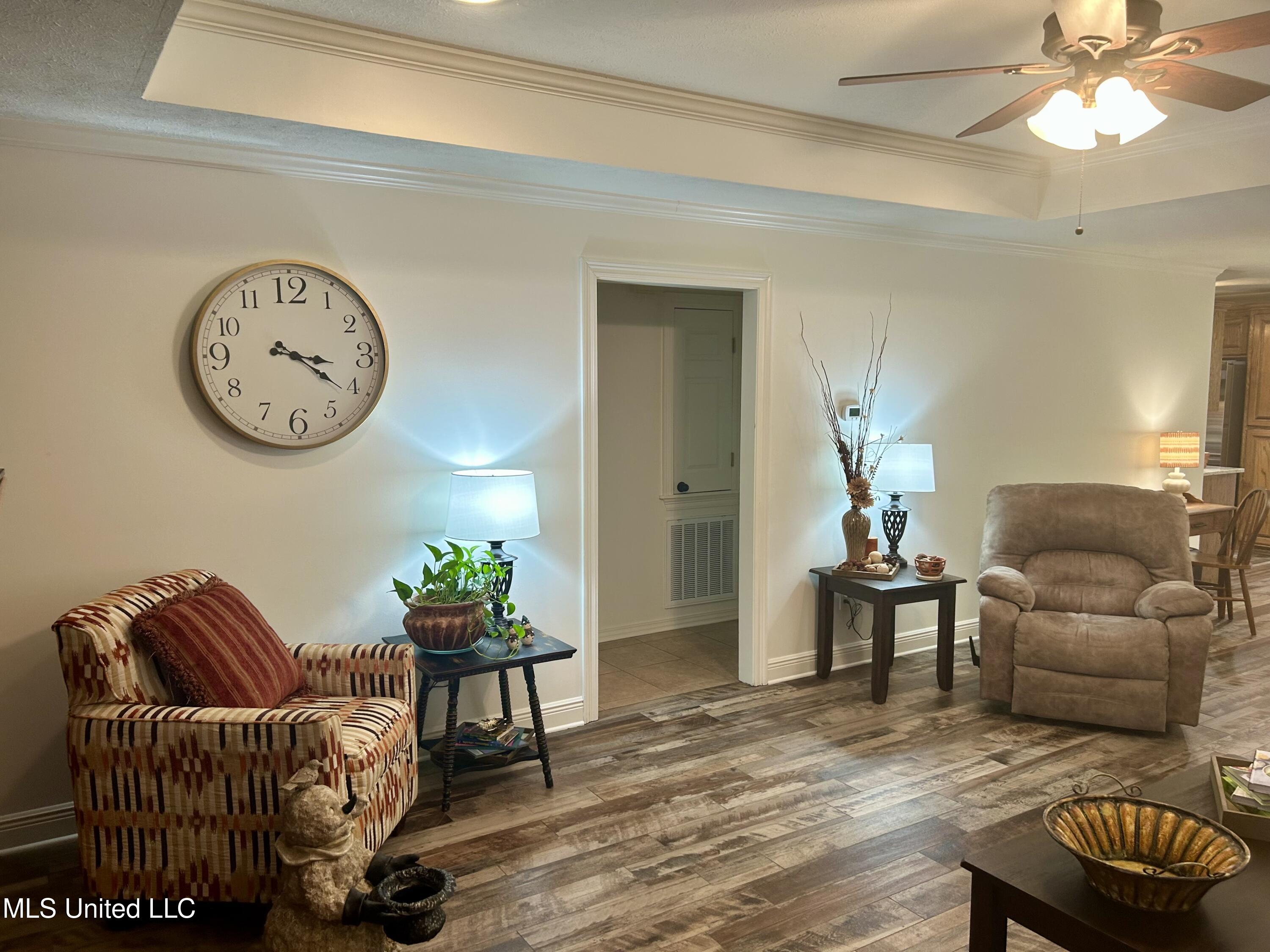 1208 Fisher Park Brookhaven, MS 39601 - Photo 9 of 24 Family room to hall