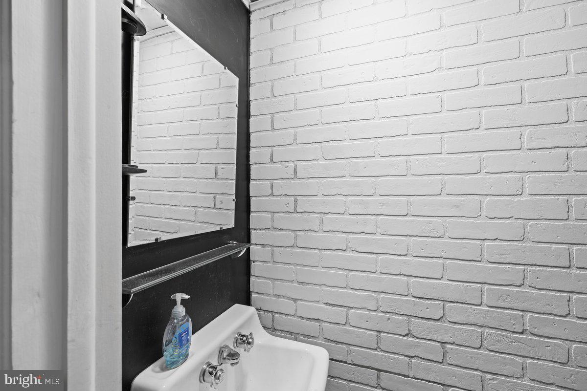 827 Chestnut Street Lebanon, PA 17042 - Photo 10 of 30 Unit 1 - Commercial Half Bathroom