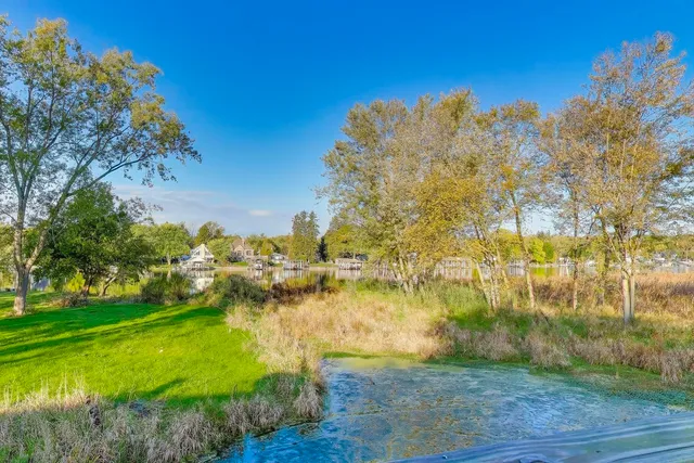 $399,000 | 23490 North Spring Drive, Barrington, IL 60010