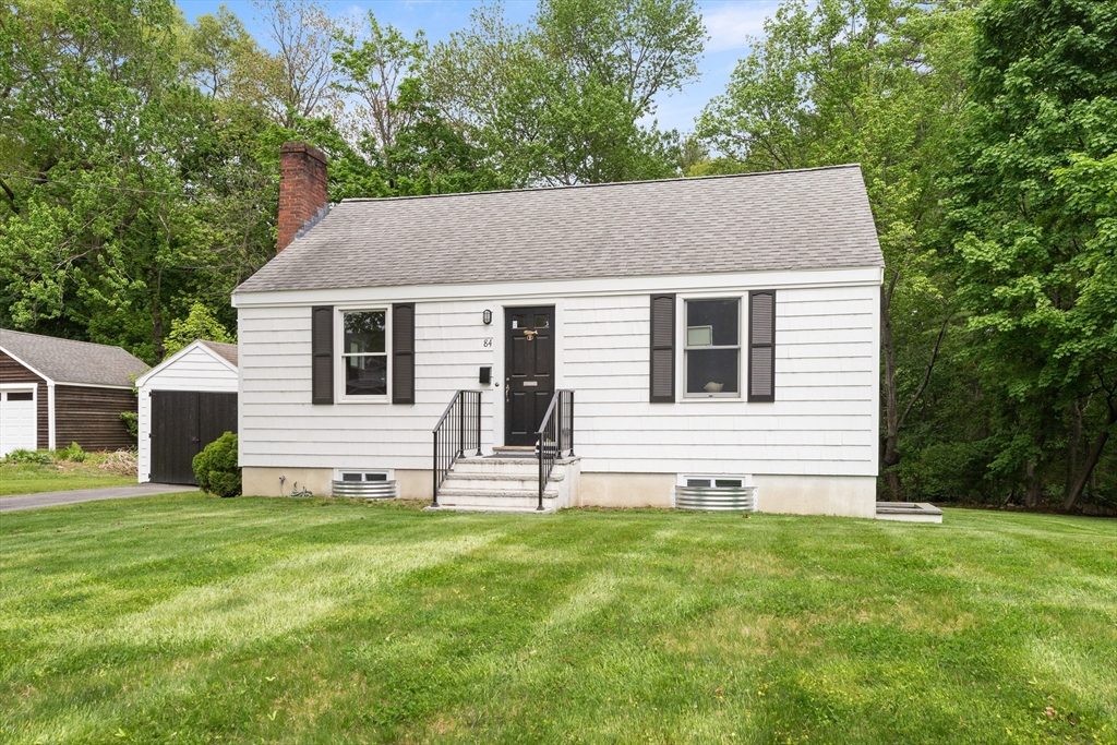 84 Crest Road Lynnfield, MA 01940 - Photo 3 of 11