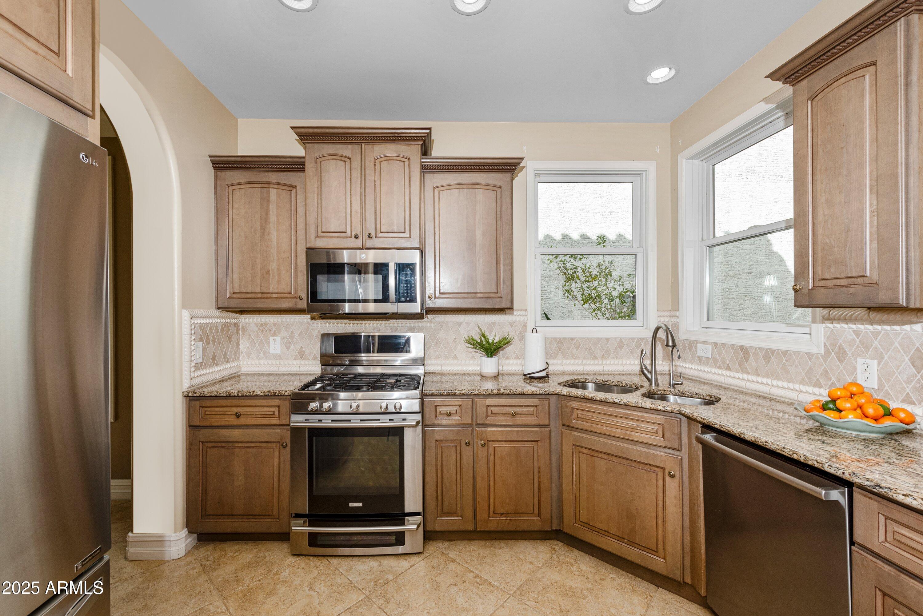 964 South Henry Lane Gilbert, AZ 85296 - Photo 4 of 48 a kitchen with white cabinets and appliances