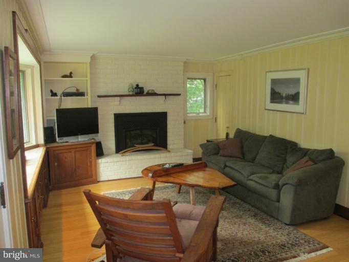 206 Riverview Road Chestertown, MD 21620 - Photo 7 of 21 Living Room