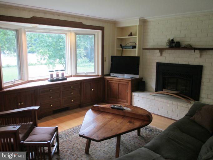 206 Riverview Road Chestertown, MD 21620 - Photo 8 of 21 Living Room