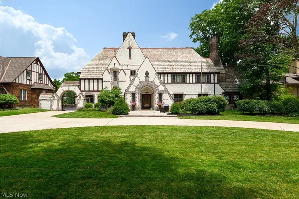 $825,000 | 10416 Lake Avenue, Cleveland, OH 44102