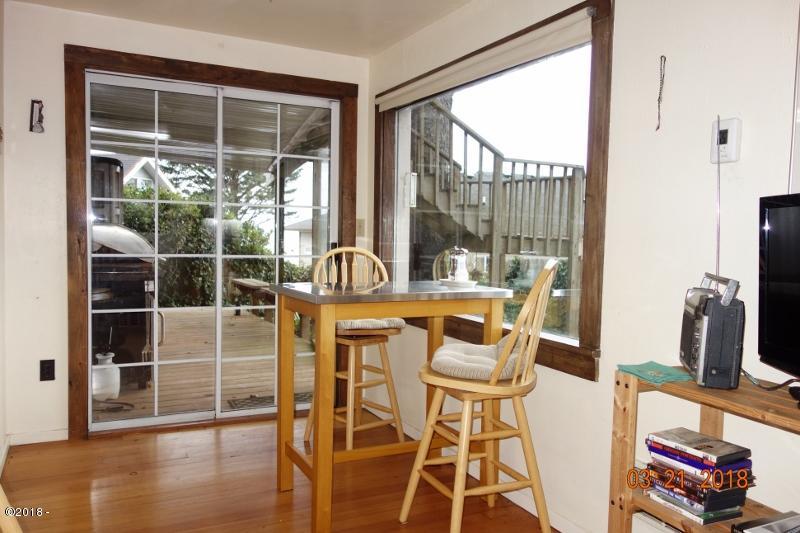 25 Southwest Briscoe Street Depoe Bay, OR 97341 - Photo 14 of 31 Tracy 019 (800x533)