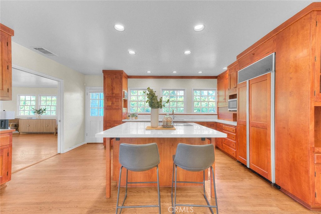 537 Jamestown Road Burbank, CA 91504 - Photo 12 of 75 Gallery Image 12