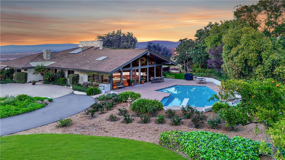57 Saddleback Road Rolling Hills, CA 90274 - Photo 3 of 38