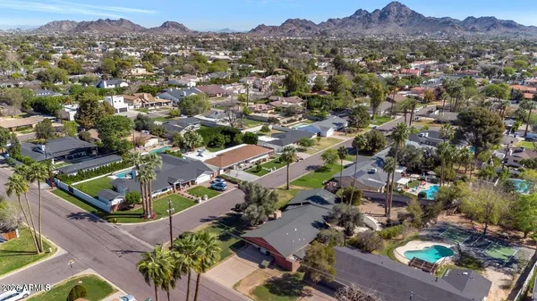 $1,100,000 | 301 East McLellan Boulevard, Unit 10, Phoenix, AZ 85014