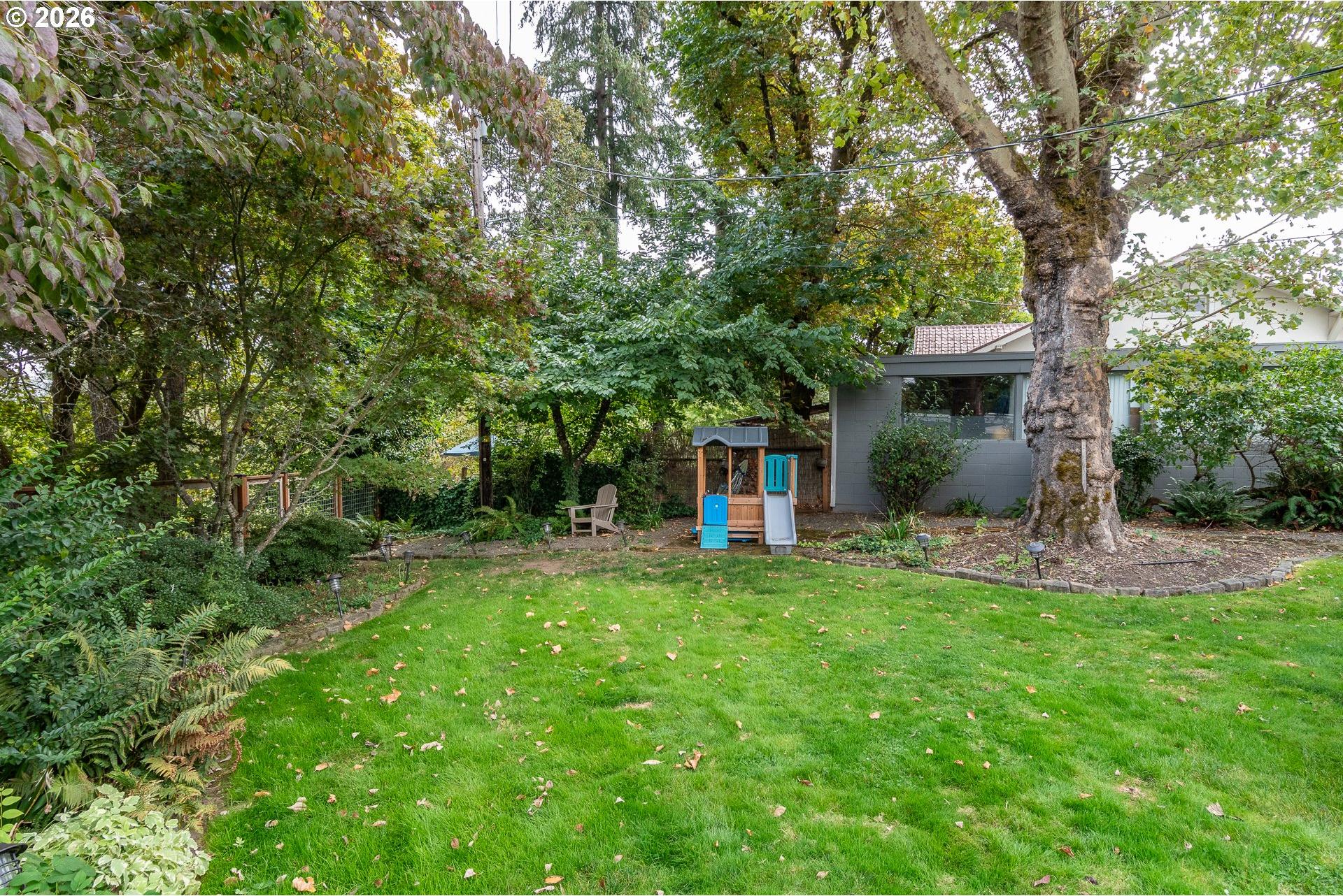 325 West Riverside Drive Roseburg, OR 97470 - Photo 40 of 48 Backyard