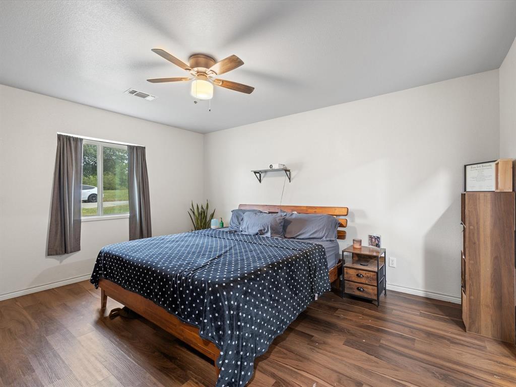 106 Edith Street Bowie, TX 76230 - Photo 10 of 19