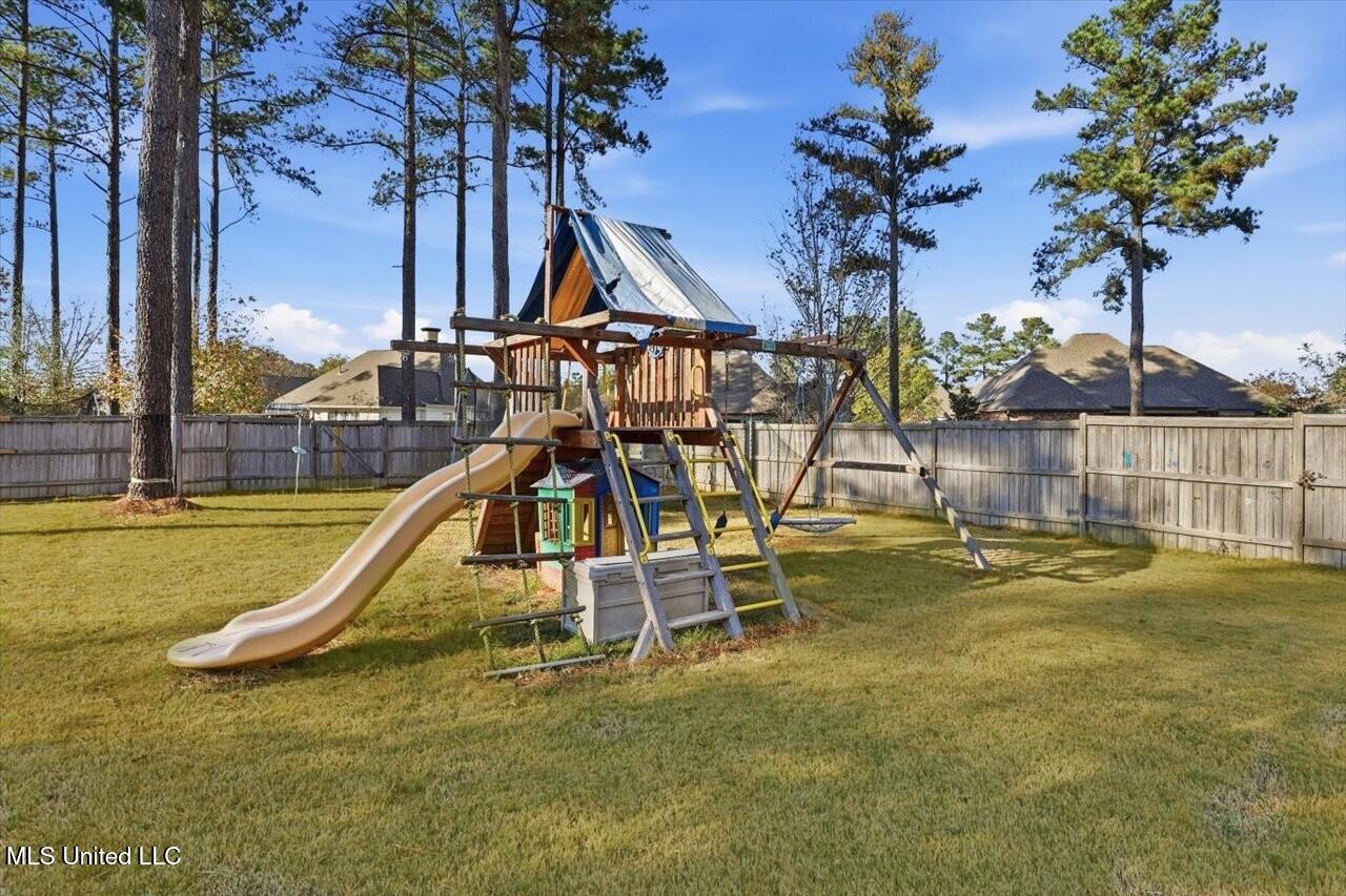 121 Grayhawk Cove Madison, MS 39110 - Photo 30 of 32 BackyardPlayGrn