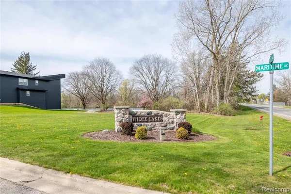 $79,900 | 2745 Maritime Drive, Lansing, MI 48911