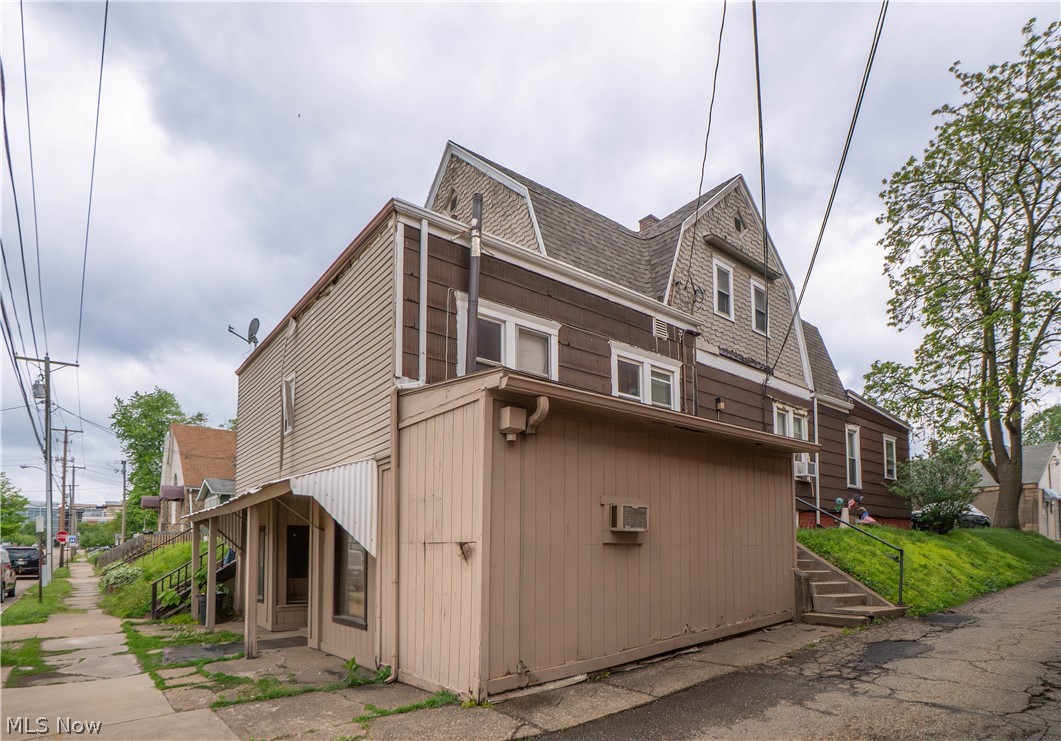 2221 6th Street Southwest Canton, OH 44706 - Photo 2 of 27